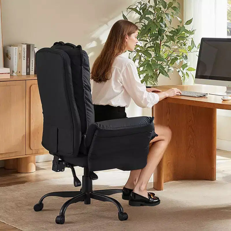 Chaise de bureau avec repose-pieds et accoudoirs relevables, chaise ergonomique à dossier haut croisé avec poches latérales, chaise en cuir à pieds croisés avec roulettes