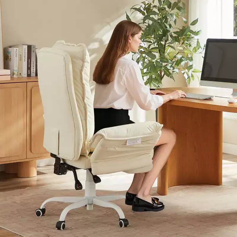Chaise de bureau avec repose-pieds et accoudoirs relevables, chaise ergonomique à dossier haut croisé avec poches latérales, chaise en cuir à pieds croisés avec roulettes
