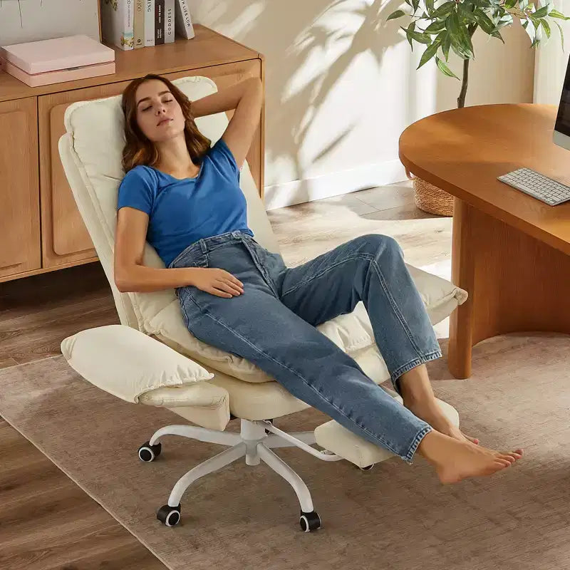 Chaise de bureau avec repose-pieds et accoudoirs relevables, chaise ergonomique à dossier haut croisé avec poches latérales, chaise en cuir à pieds croisés avec roulettes