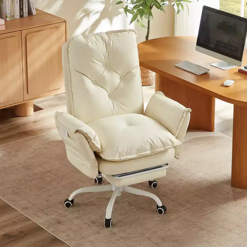 Chaise de bureau avec repose-pieds et accoudoirs relevables, chaise ergonomique à dossier haut croisé avec poches latérales, chaise en cuir à pieds croisés avec roulettes