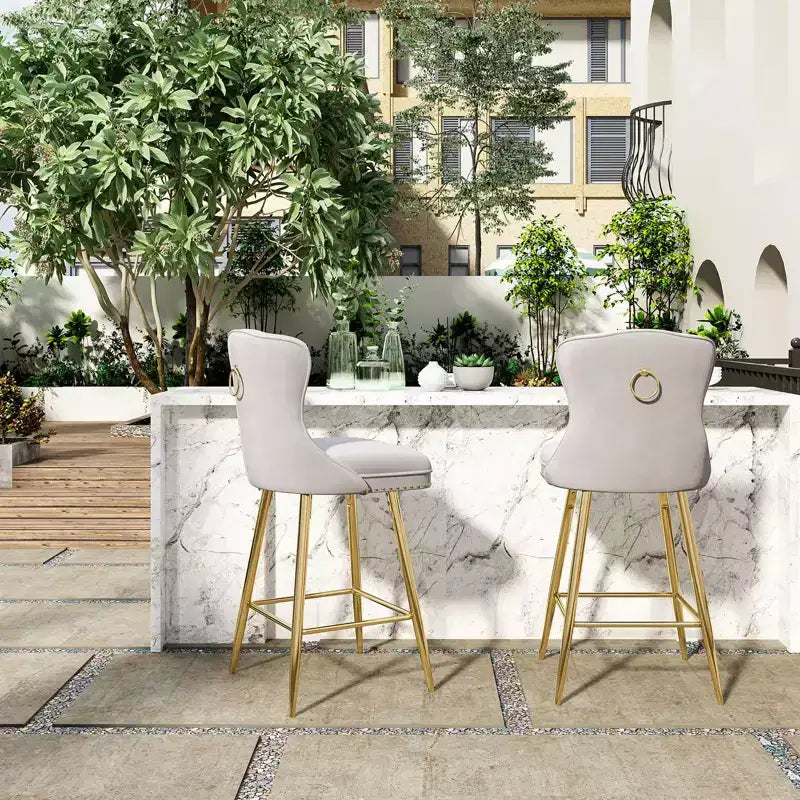 2 tabourets de bar en similicuir à hauteur de comptoir pour salles à manger, îlots de cuisine, chaises à dossier haut capitonnées avec pieds dorés