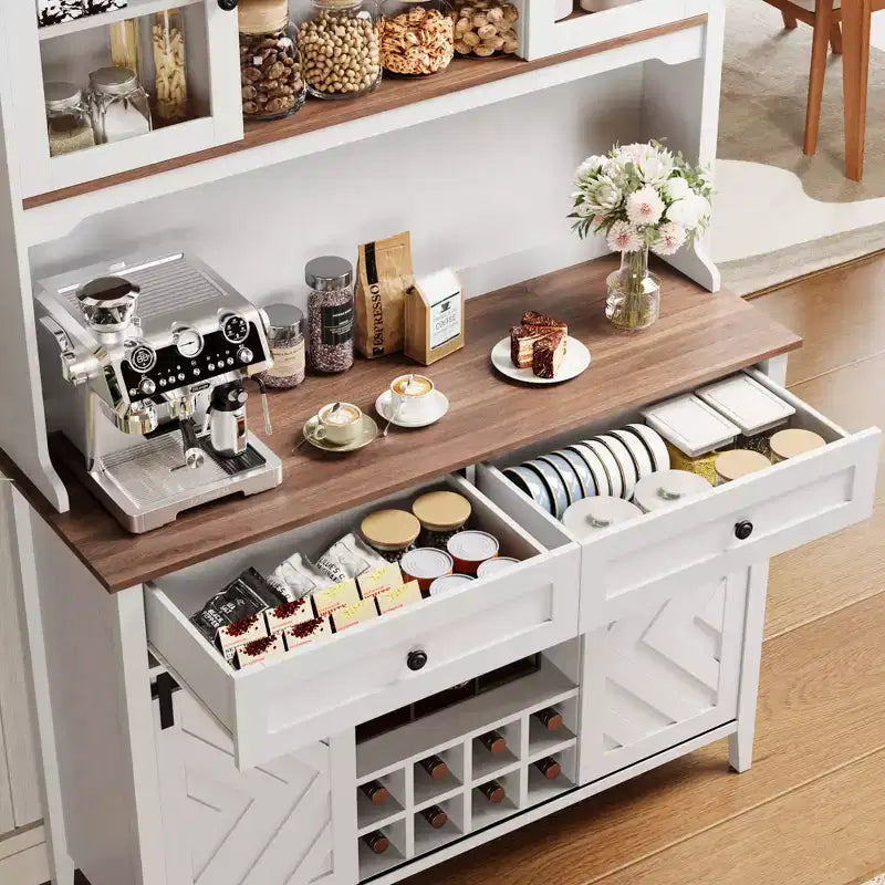 Meuble de bar à vin, Armoire de rangement de cuisine de style campagnard avec casiers à vin et tiroirs, Vaisselier de cuisine éclairé par LED avec portes coulissantes