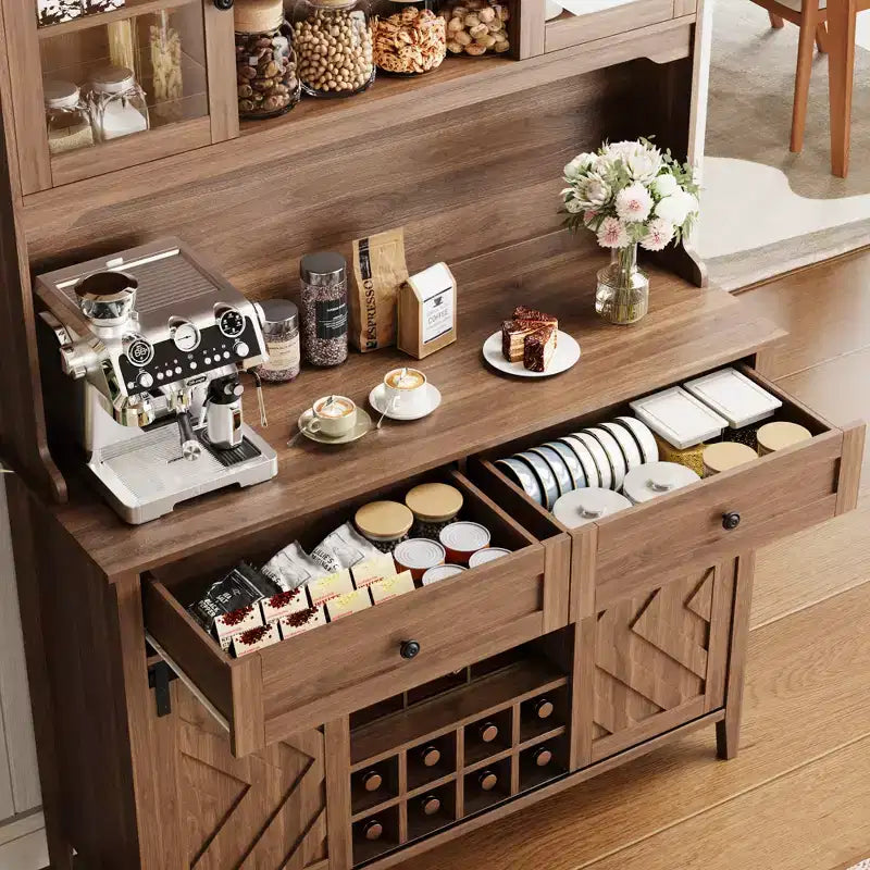 Meuble de bar à vin, Armoire de rangement de cuisine de style campagnard avec casiers à vin et tiroirs, Vaisselier de cuisine éclairé par LED avec portes coulissantes